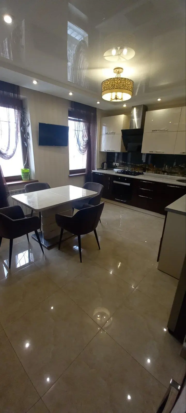 Терміново продам 3 кім квартиру в Центрі в елітній новобудові.
