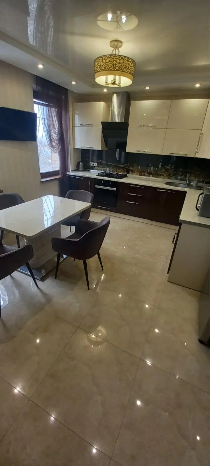 Терміново продам 3 кім квартиру в Центрі в елітній новобудові.
