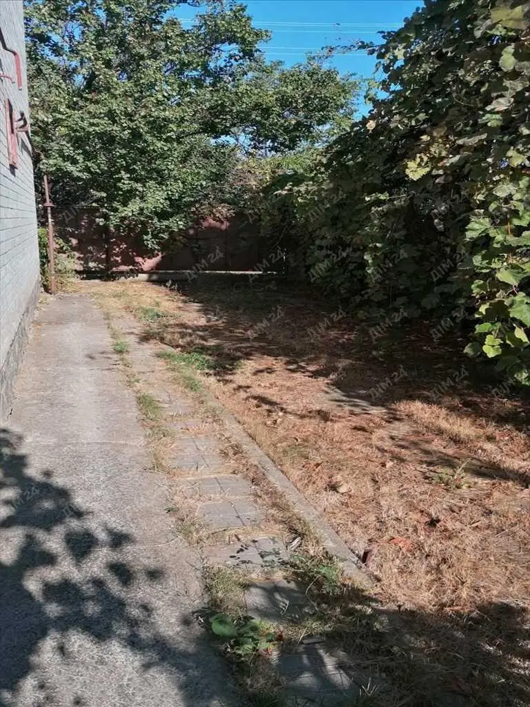 Просторий двоповерховий будинок в Яківцях