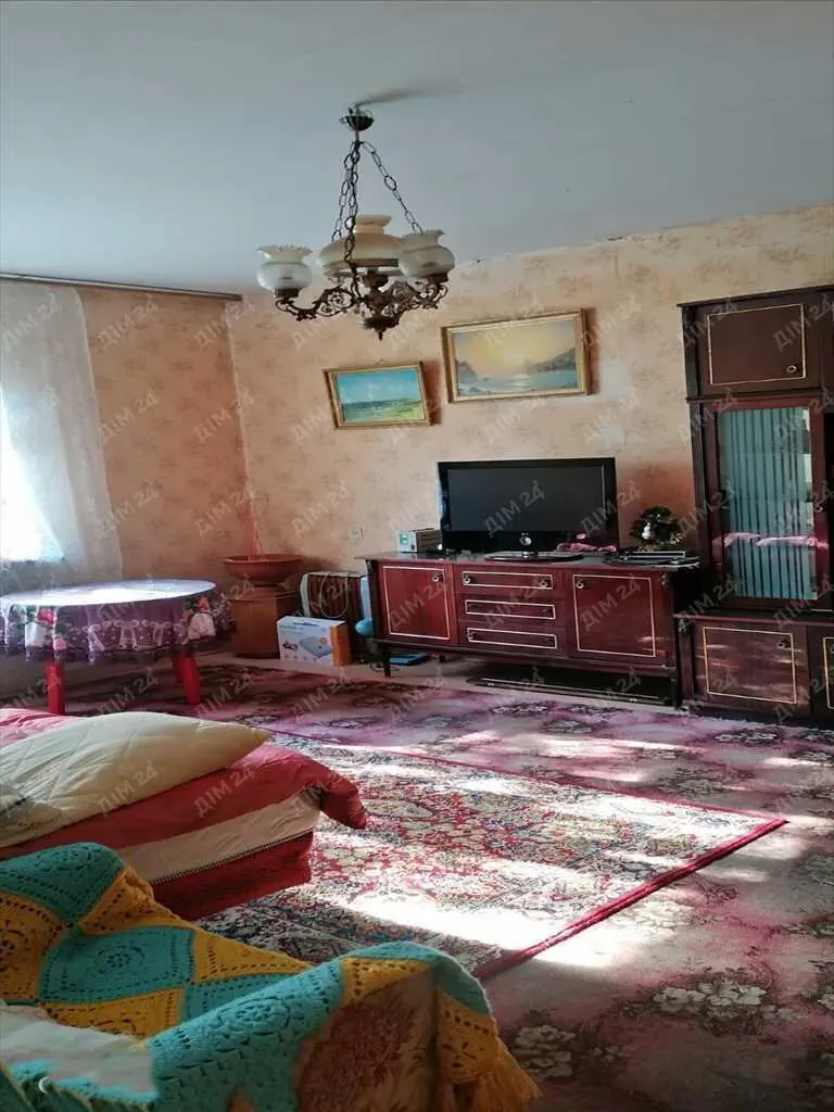 Просторий двоповерховий будинок в Яківцях