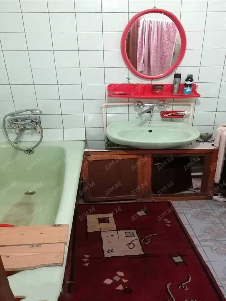 Просторий двоповерховий будинок в Яківцях