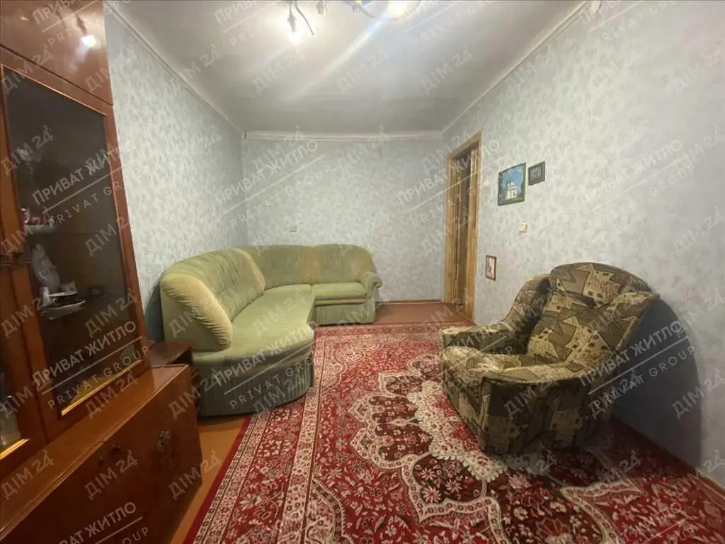 Частина будинку з окремим двором!