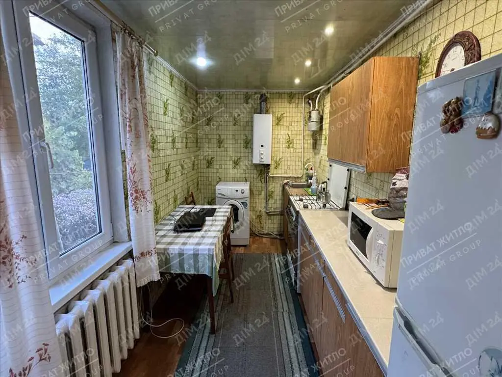 Частина будинку з окремим двором!