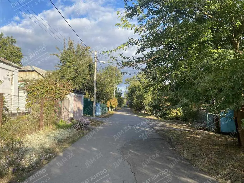 Частина будинку з окремим двором!