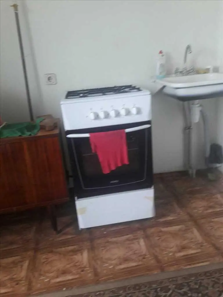 Трикімнатна квартира в Нових Санжарах.