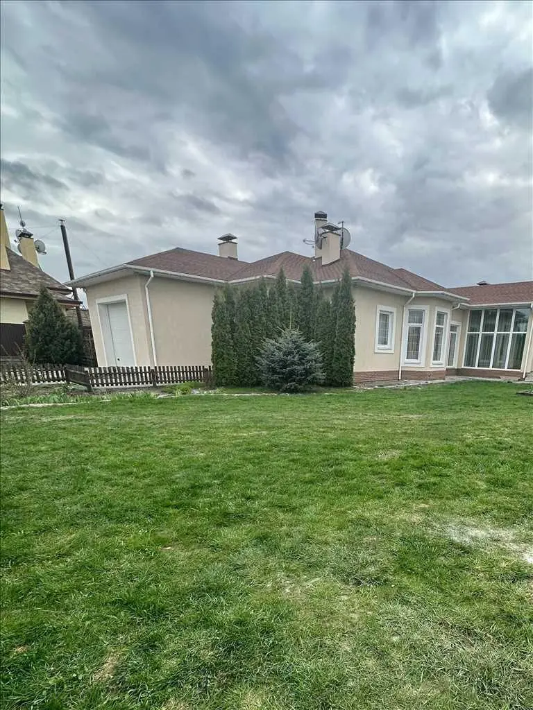 Шикарний будинок в Яківцях!

