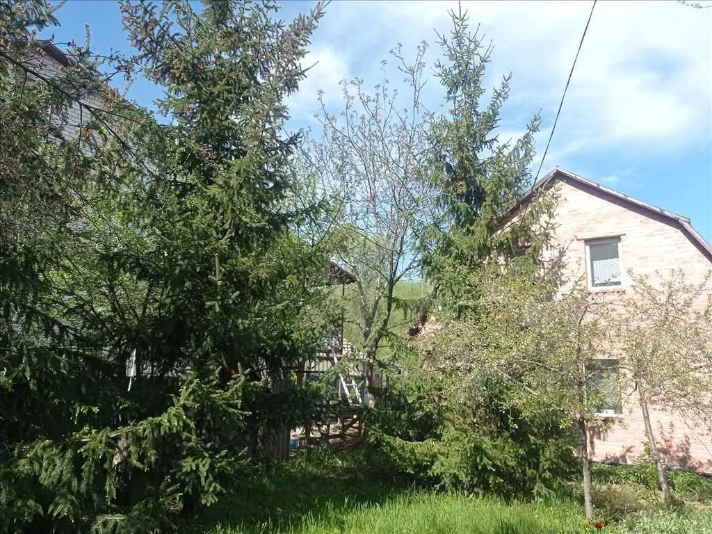 Будинок з видом на Хрестовоздвиженський  монастир