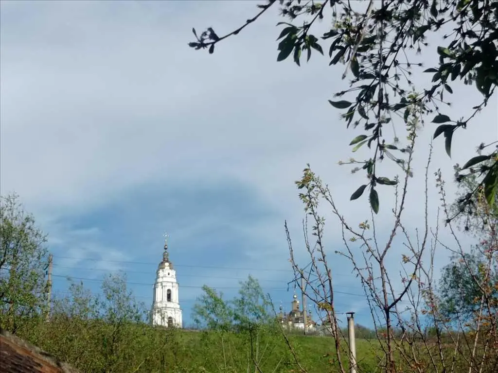 Будинок з видом на Хрестовоздвиженський  монастир