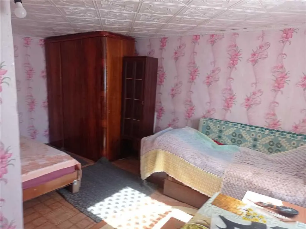 Будинок з видом на Хрестовоздвиженський  монастир