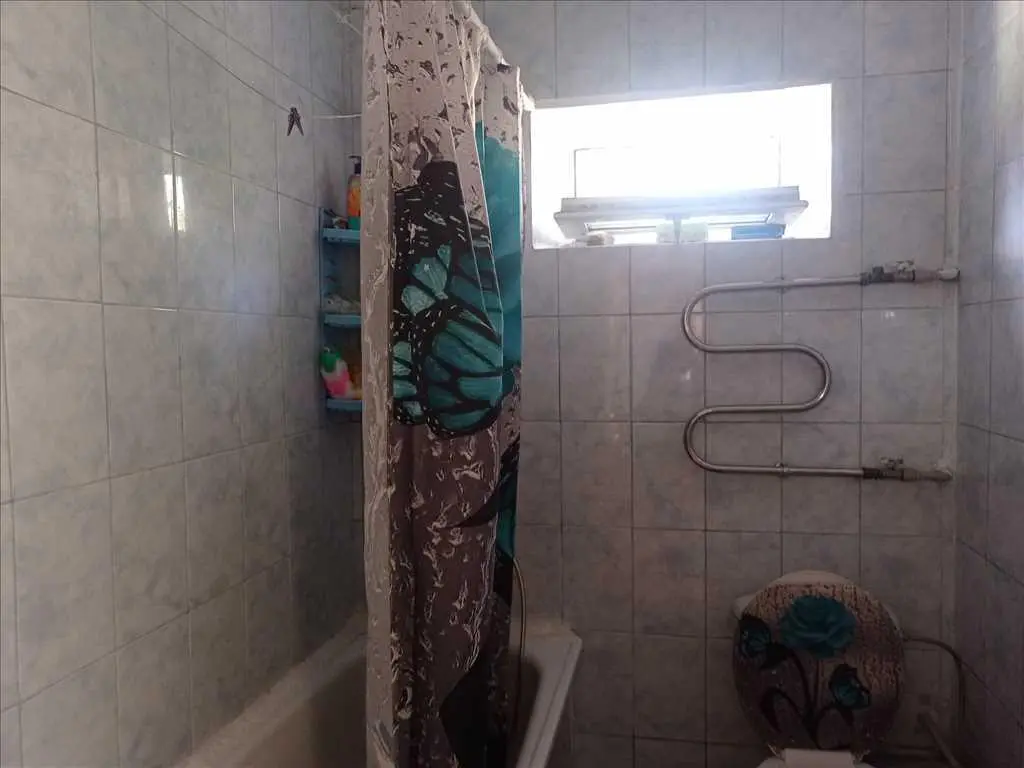 Будинок з видом на Хрестовоздвиженський  монастир