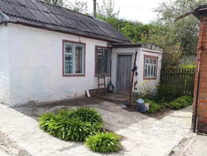    Продам 5 кімнатний будинок в мальовничому місці  с. Гора.
