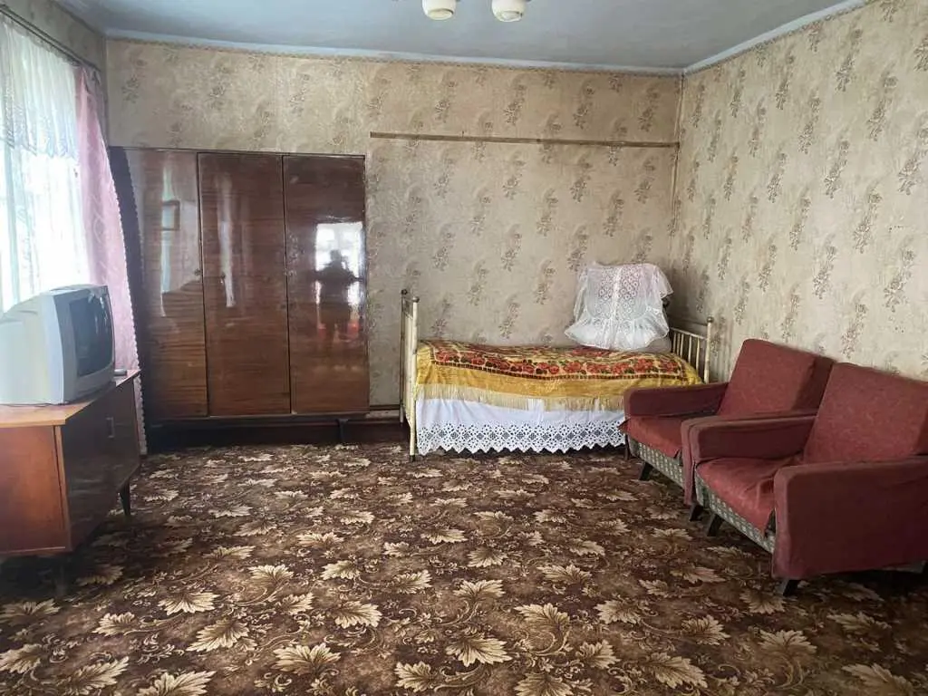    Продам 5 кімнатний будинок в мальовничому місці  с. Гора.
