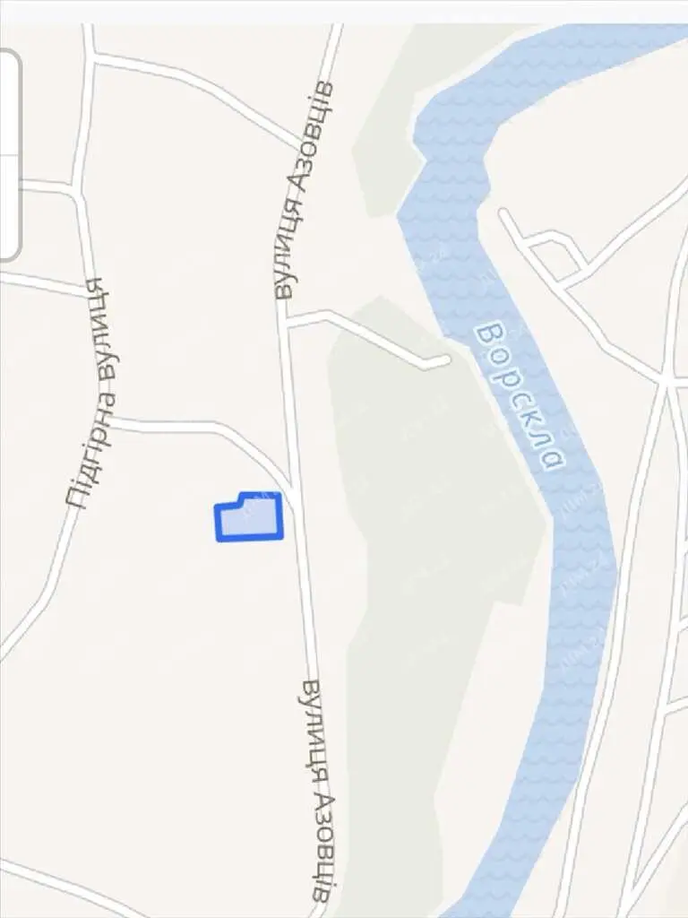 Ділянка біля річки