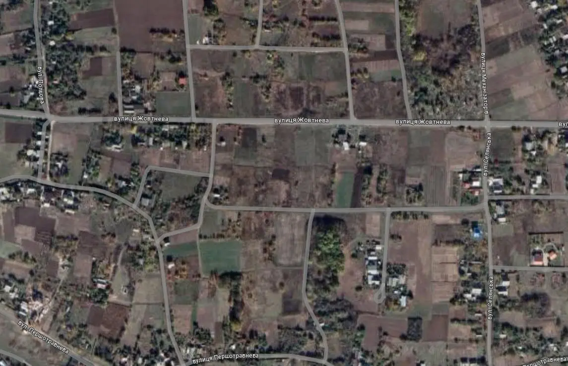 Рівна ділянка в Жуках, центральна вулиця! 