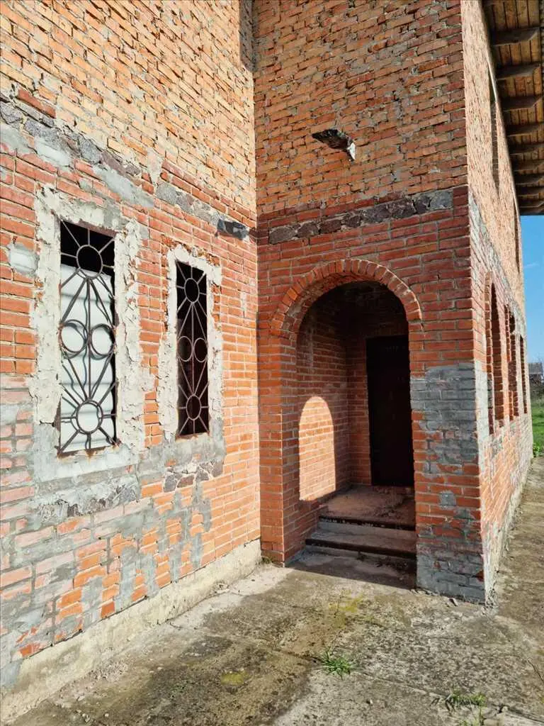 Цегляна коробка з комунікаціями в Тахтаулово! 