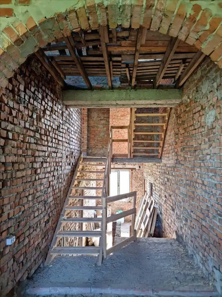 Цегляна коробка з комунікаціями в Тахтаулово! 