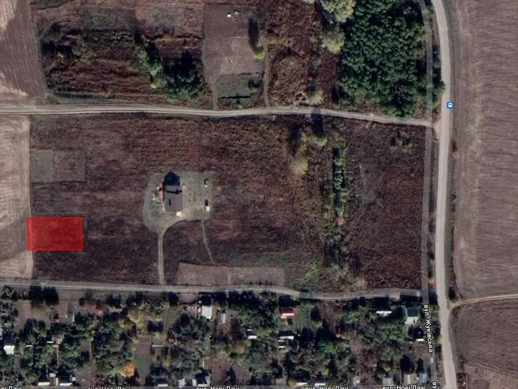 Земельна ділянка на рівній місцевості! 