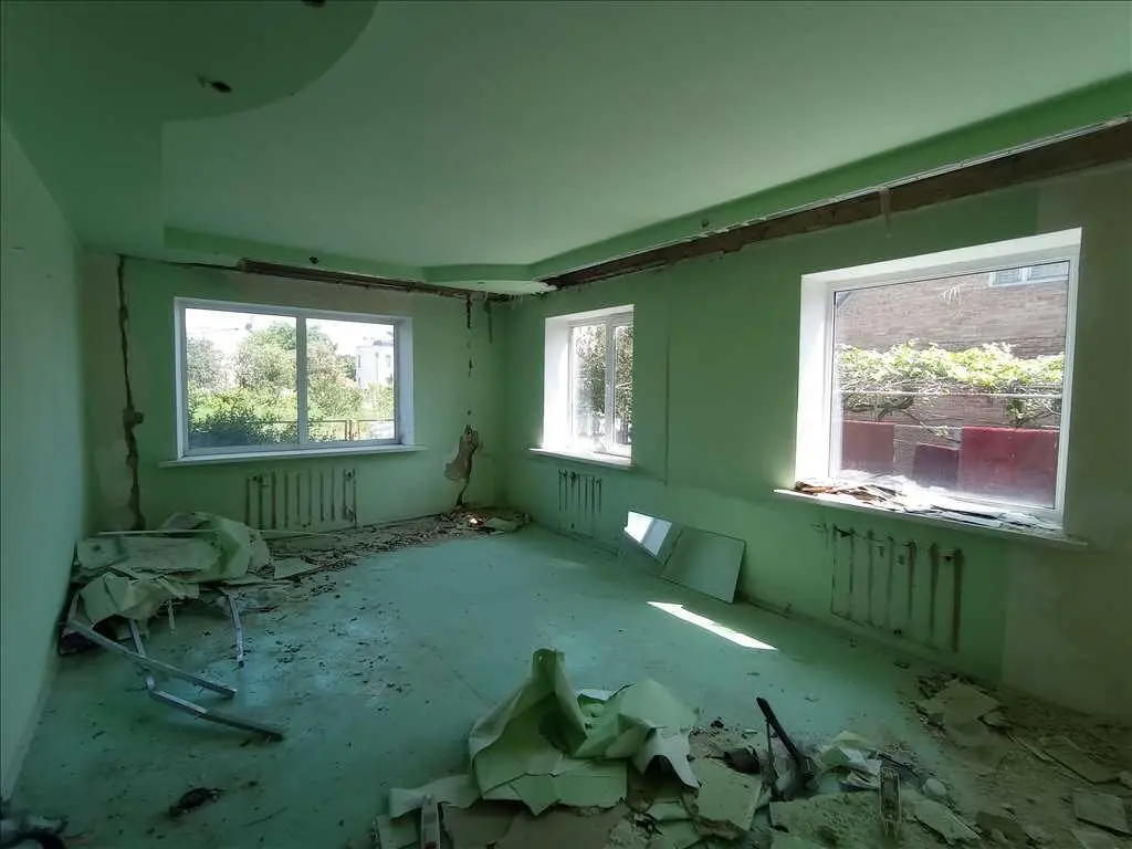 Двоповерховий будинок в районі Хрестовоздвиженського  монастиря