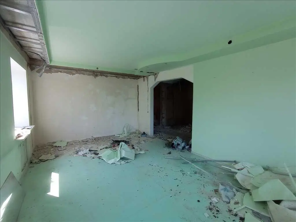 Двоповерховий будинок в районі Хрестовоздвиженського  монастиря