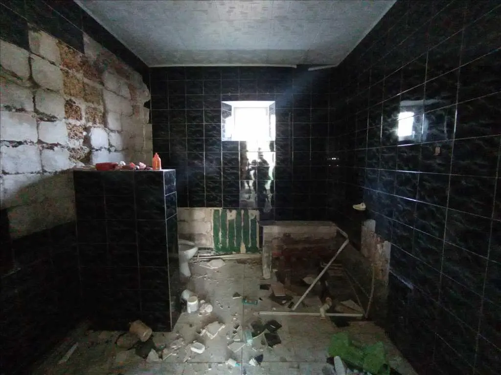 Двоповерховий будинок в районі Хрестовоздвиженського  монастиря