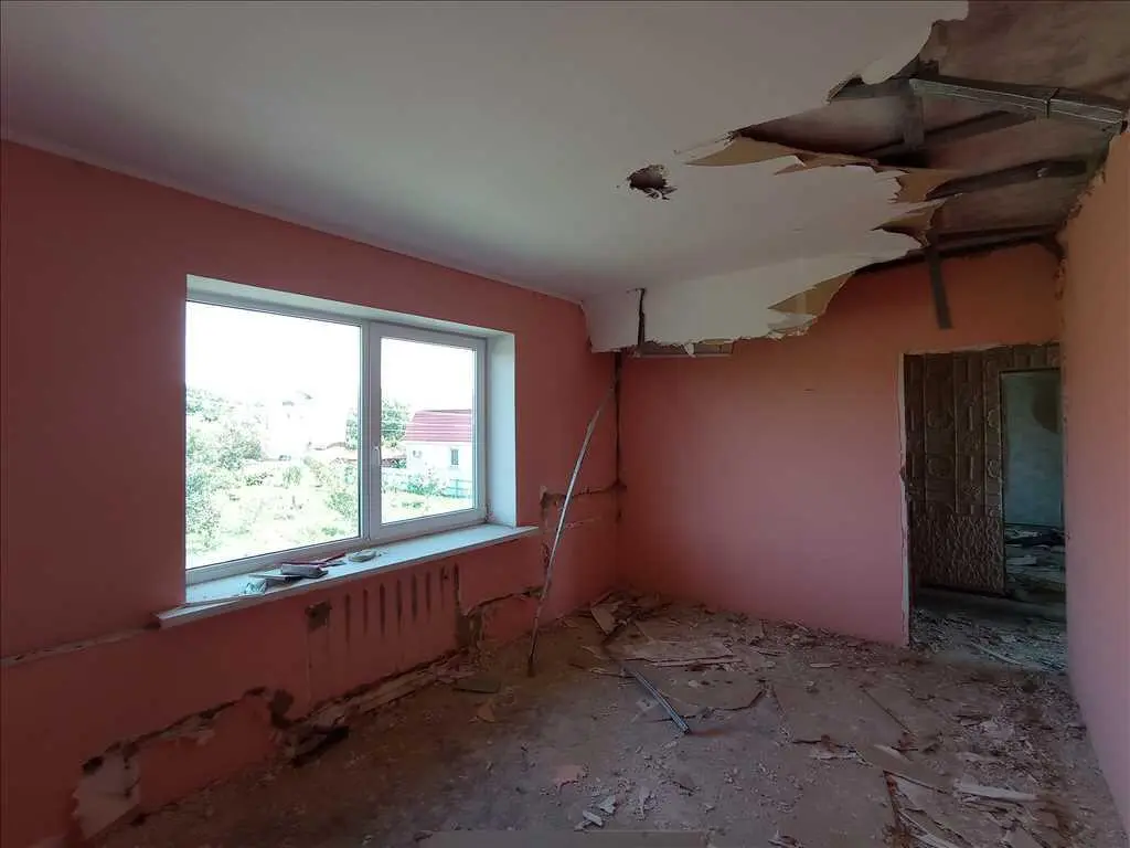 Двоповерховий будинок в районі Хрестовоздвиженського  монастиря