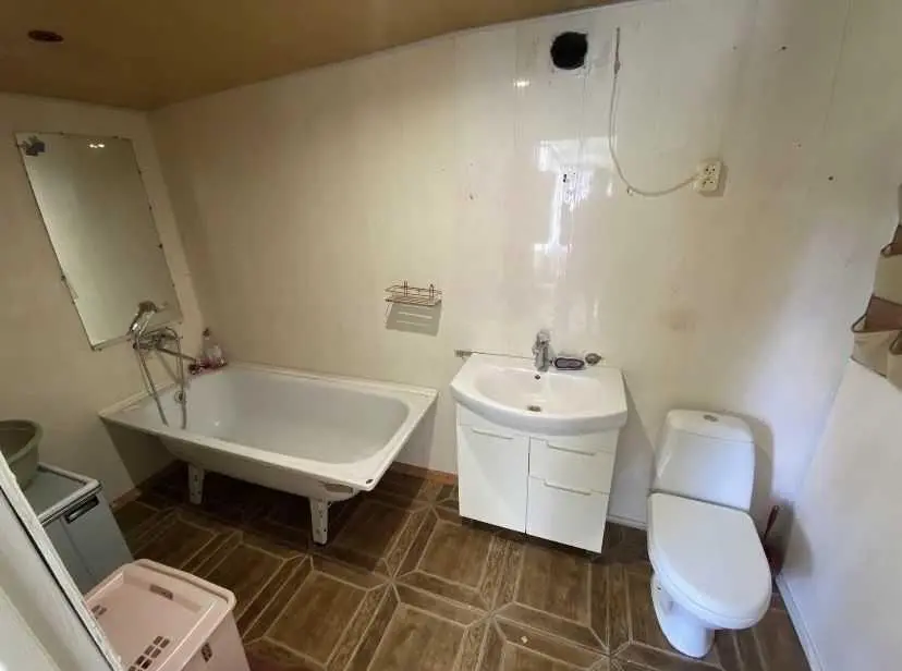 Окремий будинок зі зручностями в Рибцях.  