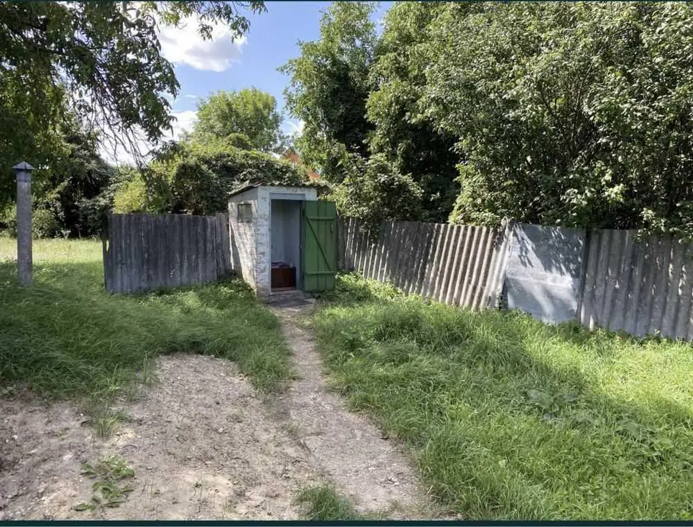 Окремий будинок зі зручностями в Рибцях.  