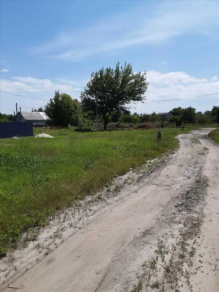 Приваблива ділянка для будівництва сучасного будинку.
