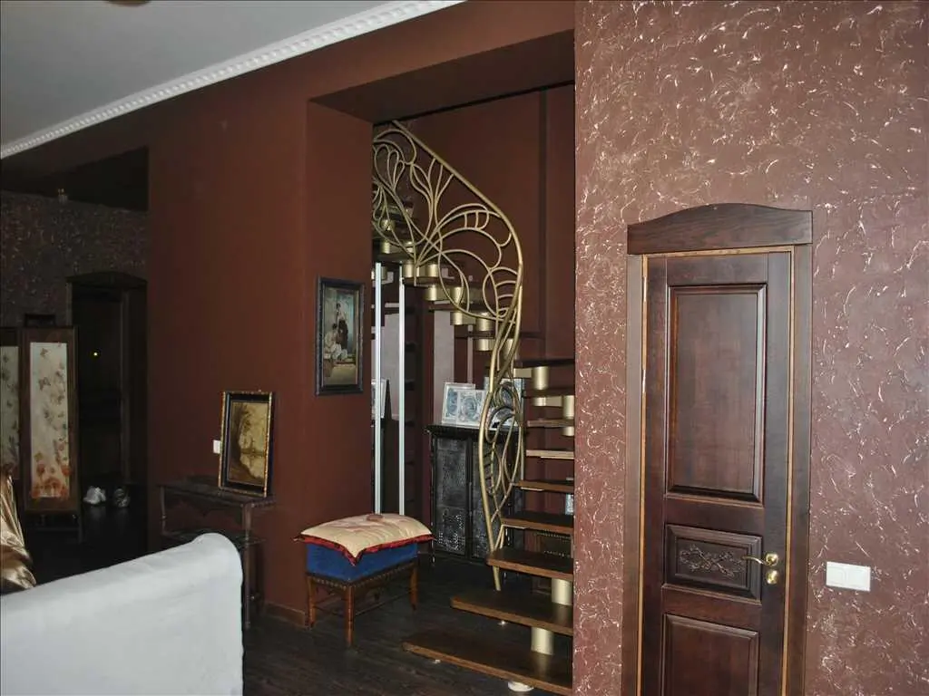 Два рівня індивідуальності в районі Березового скверу. 

