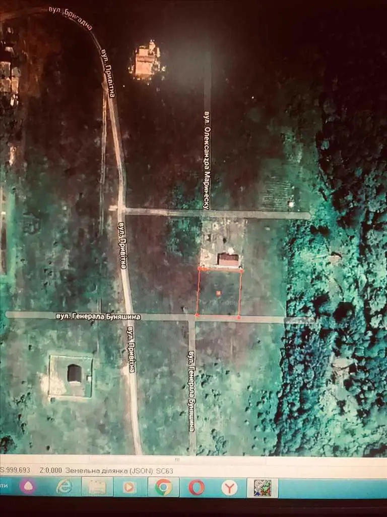 Земельна ділянка під забудову поруч з лісом