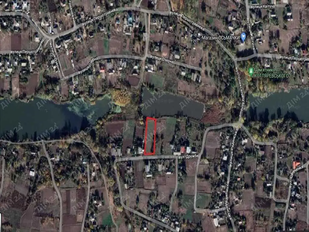 Ділянка з виходом до водойми.