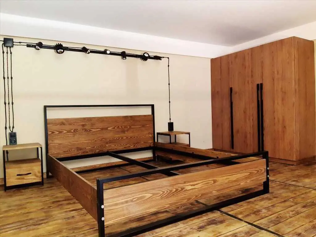 Приватний будинок біля березового скверу