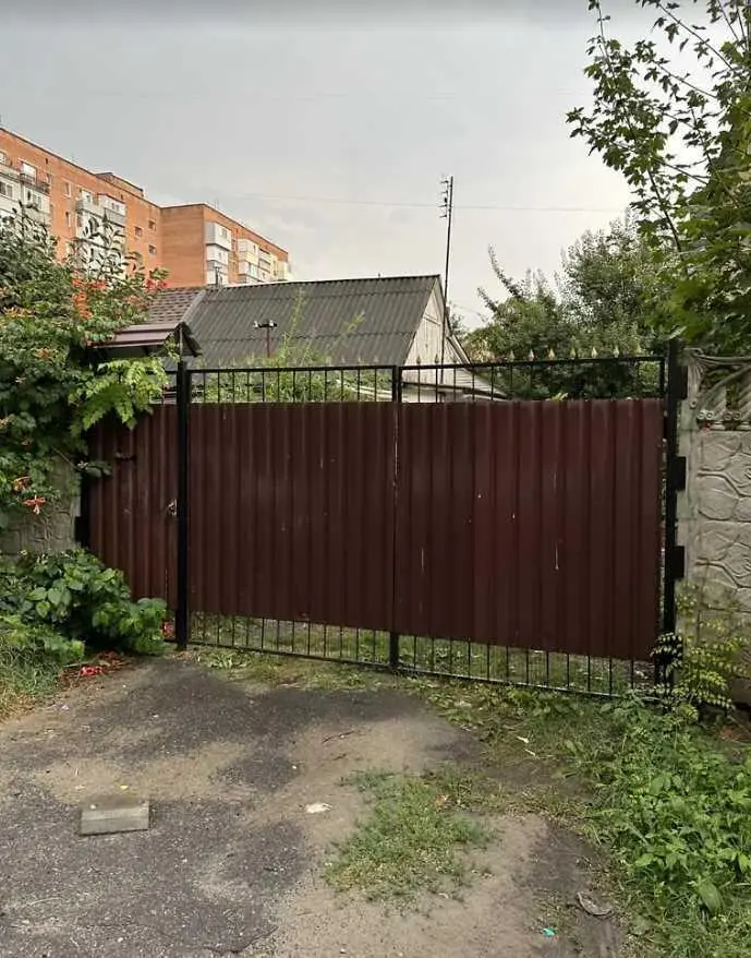 Будинок та частина будинку в районі Мотелю