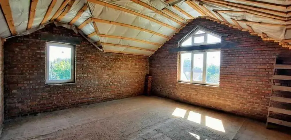 Сучасний будинок в центральній частині міста!