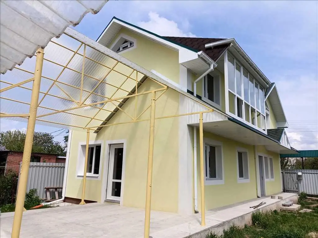 Сучасний будинок в центральній частині міста!