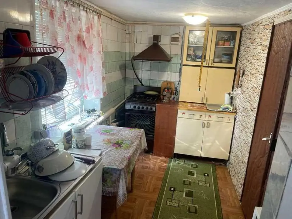 Гарний компактний будинок у Нових Санжарах.