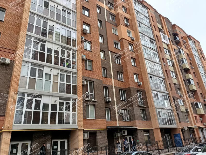 Центр!2кімнатна, середній поверх, автономне опалення