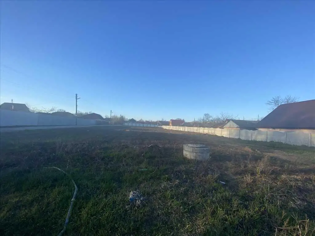 Велика ділянка з комунікаціями в місті!