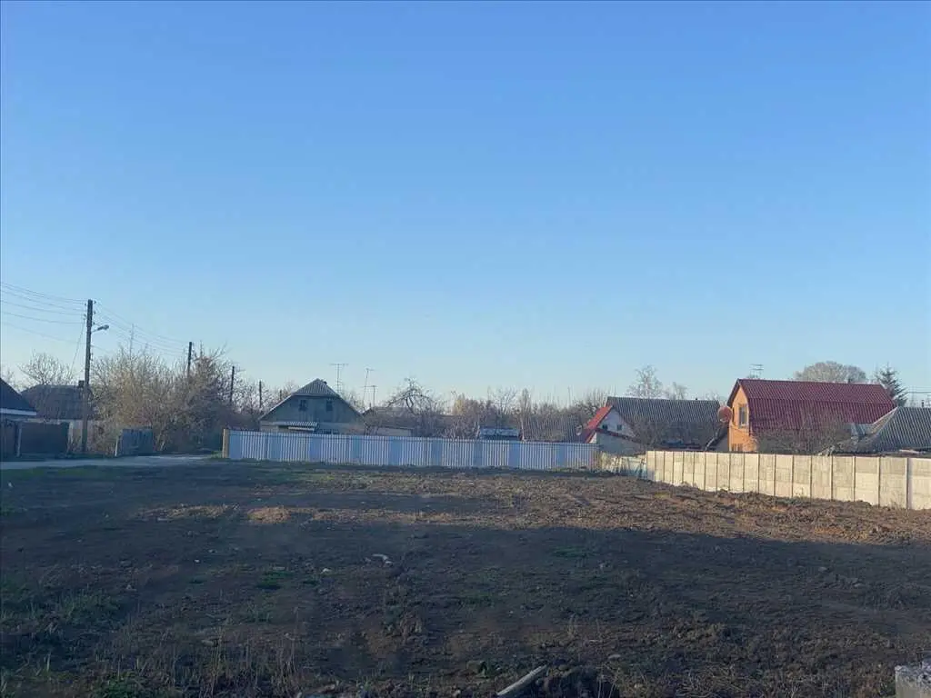 Велика ділянка з комунікаціями в місті!