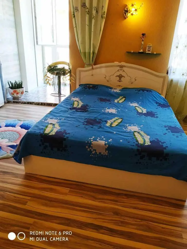 Трикімнатна квартира навпроти Листопада