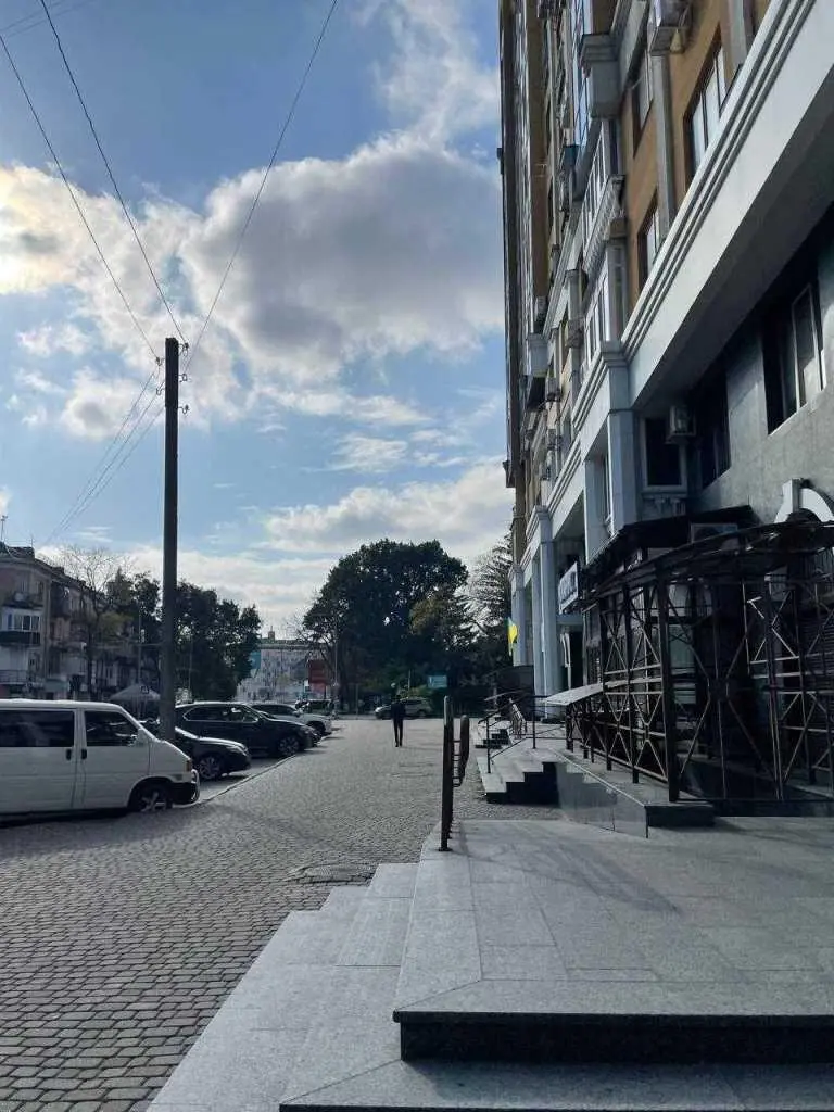 Чотирикімнатна видова квартира в центрі міста