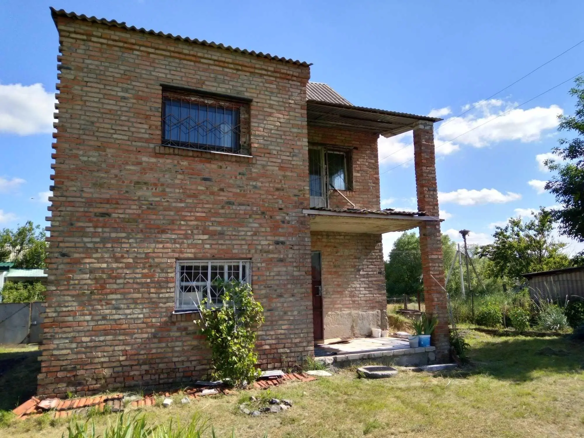 Будинок для відпочинку поруч з сосновим лісом 