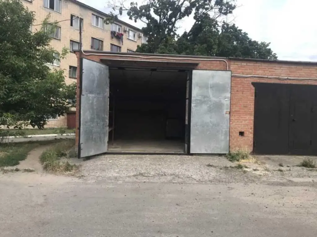 Гараж з великим потенціалом на Браїлках!