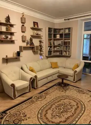 Продаж сталінки з гаражем на Браїлках