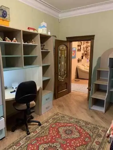 Продаж сталінки з гаражем на Браїлках