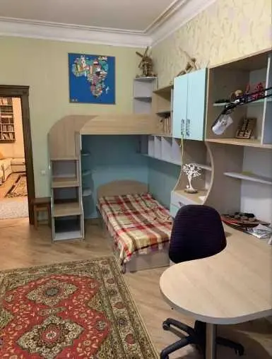 Продаж сталінки з гаражем на Браїлках