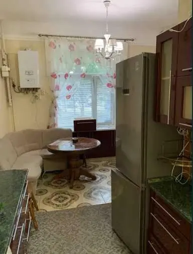 Продаж сталінки з гаражем на Браїлках