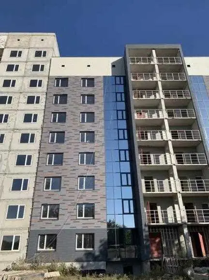 В продажу трикімнатна квартира