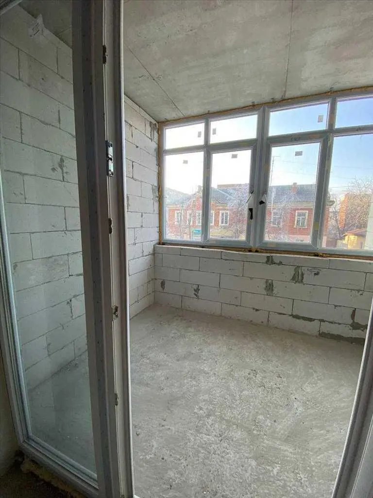 Двокімнатна квартира в новому будинку в центрі
