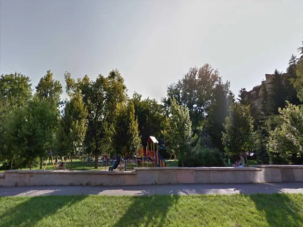 Частина будинку в центрі міста!